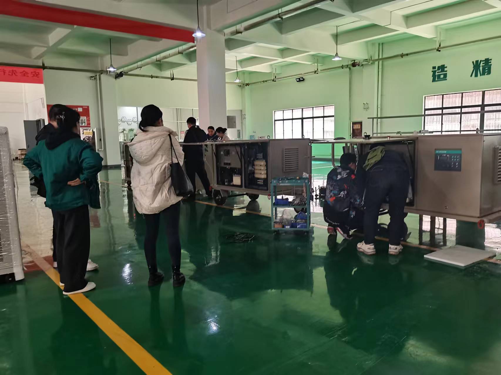 热烈欢迎客户一行到我厂进行参观访问~